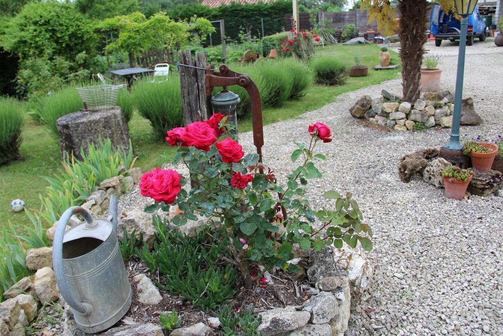 Maison D'Hotes Le Lavoir Fontaines  Exteriér fotografie