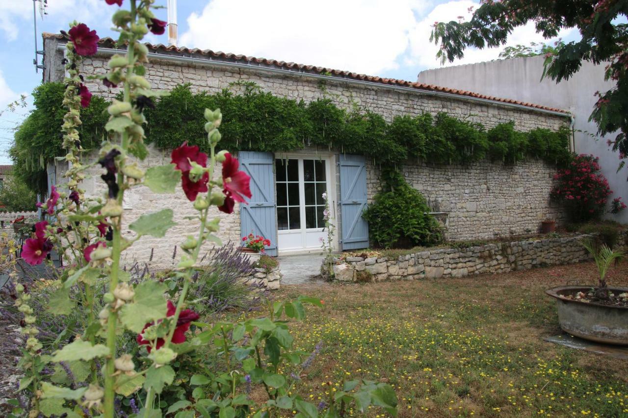 Maison D'Hotes Le Lavoir Fontaines  Exteriér fotografie