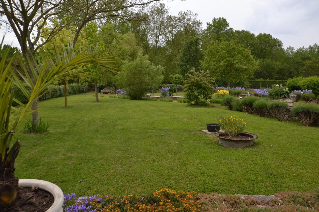 Maison D'Hotes Le Lavoir Fontaines  Exteriér fotografie